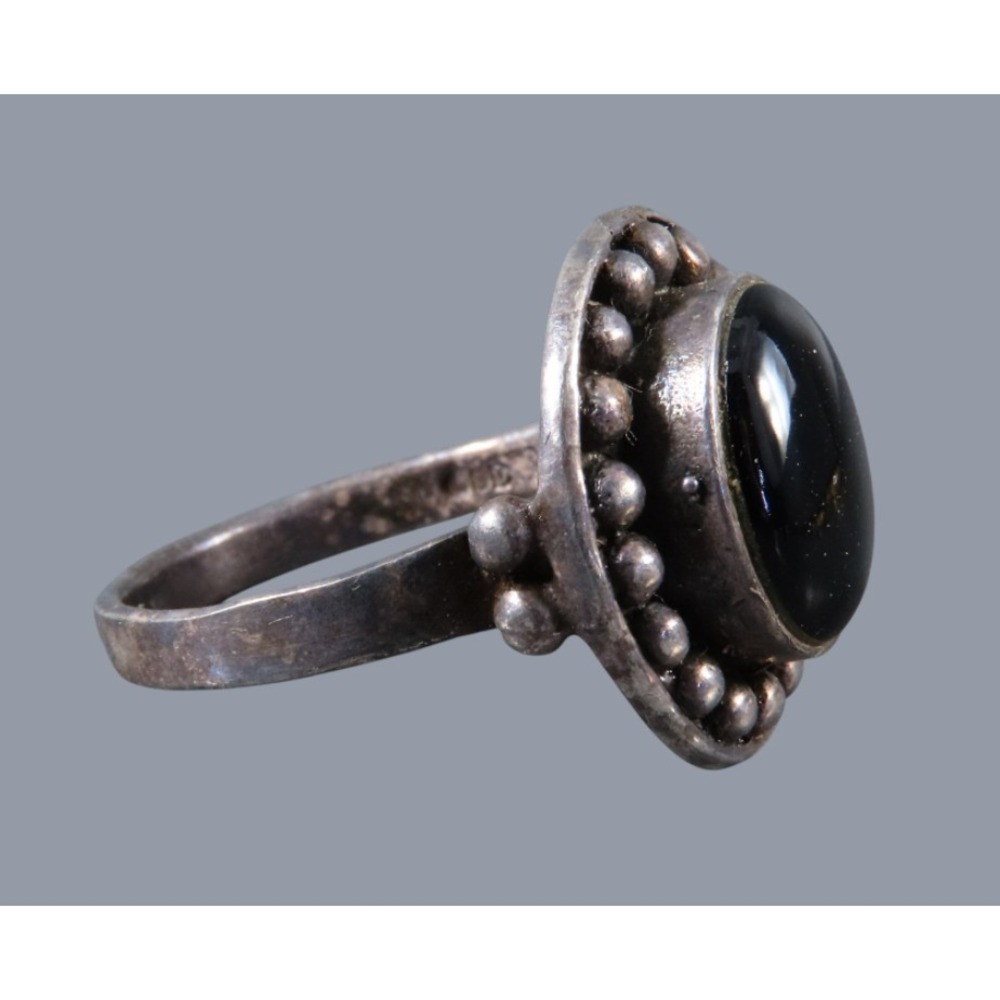 Vintage STERLING SILVER RING Black Onyx Cabochon Beaded Oval Frame Gothic Sz 9